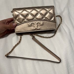 Bran New Tory Burch Savannah Wallet on Chain/ Crossbody